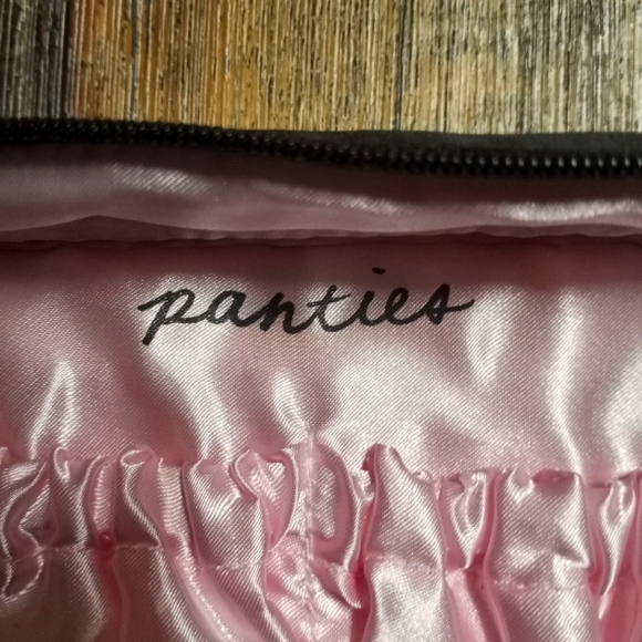 Victoria's Secret Undies and Bra Travel Case with Zip Pouch - Picture 4 of 7